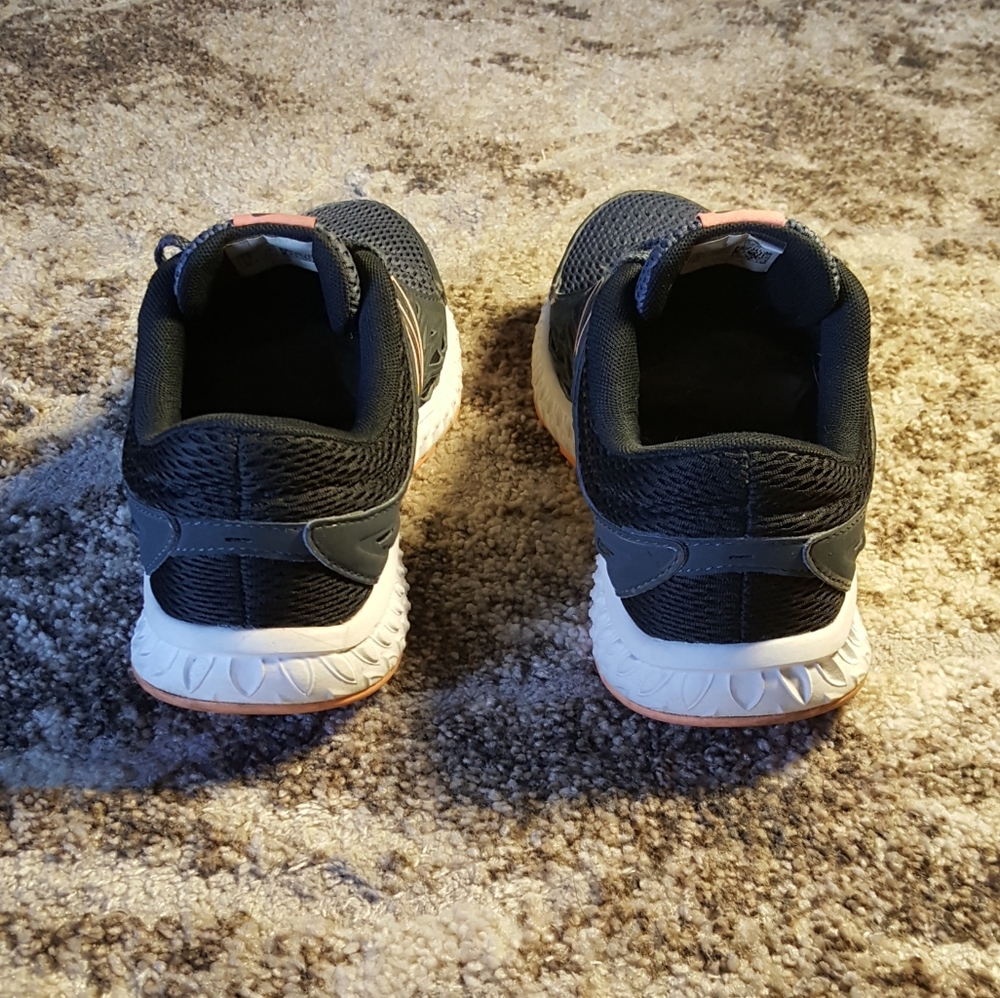 New Balance - Picture 6 of 8